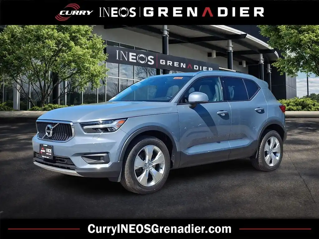 2022 Volvo XC40 T5 Momentum AWD's photo
