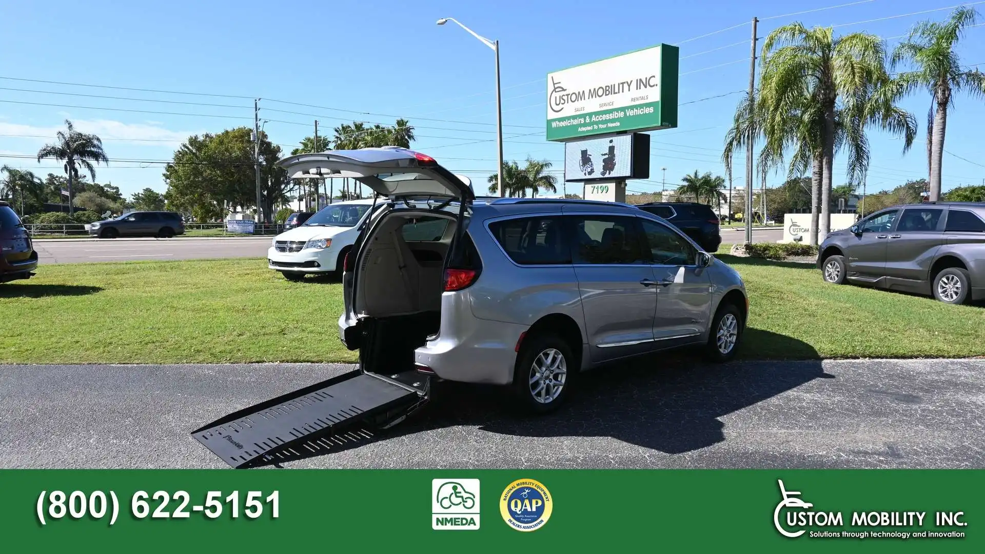 2020 Chrysler Pacifica Touring L's photo