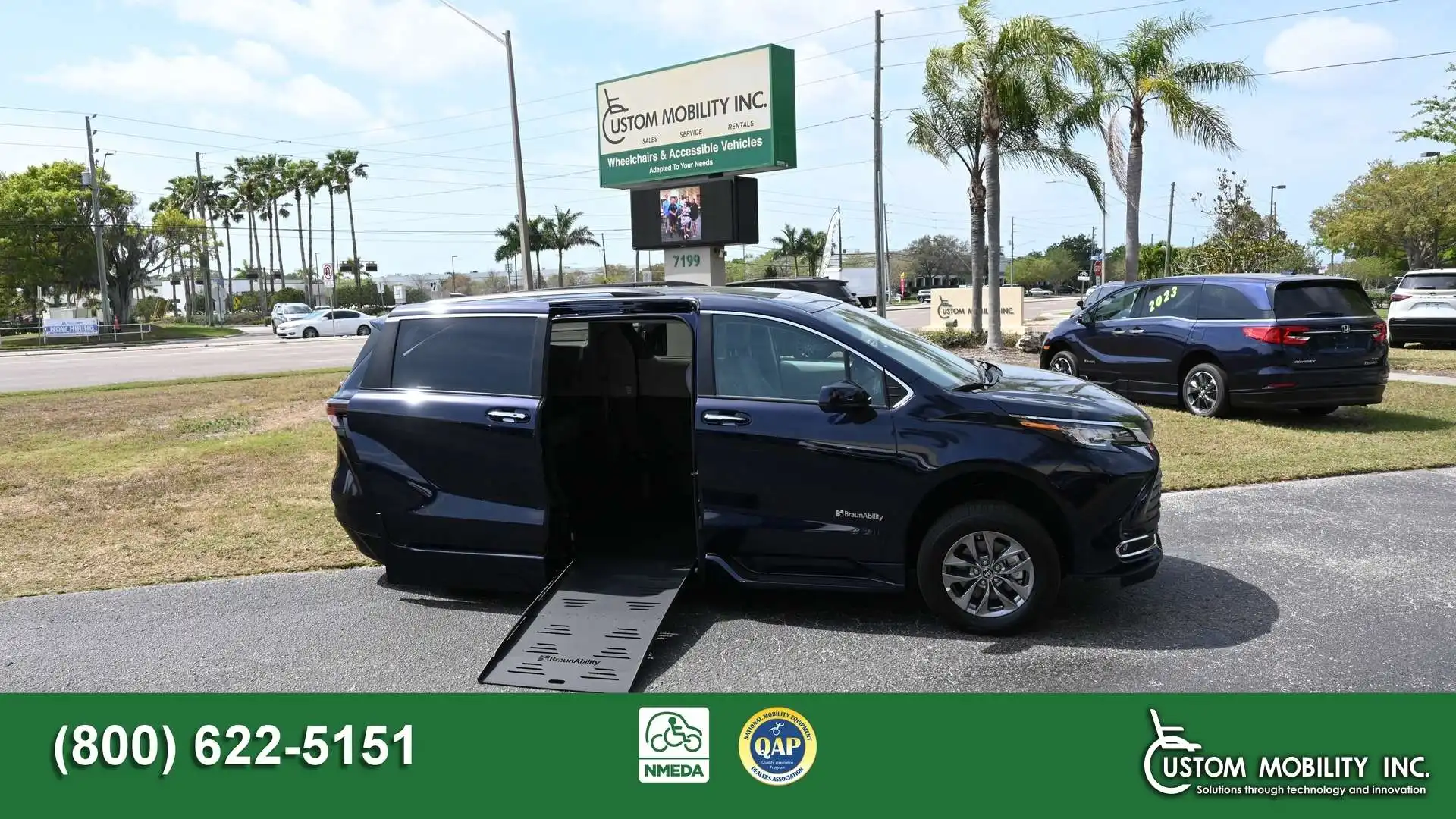 2024 Toyota Sienna XLE 7-Passenger Hybrid FWD's photo