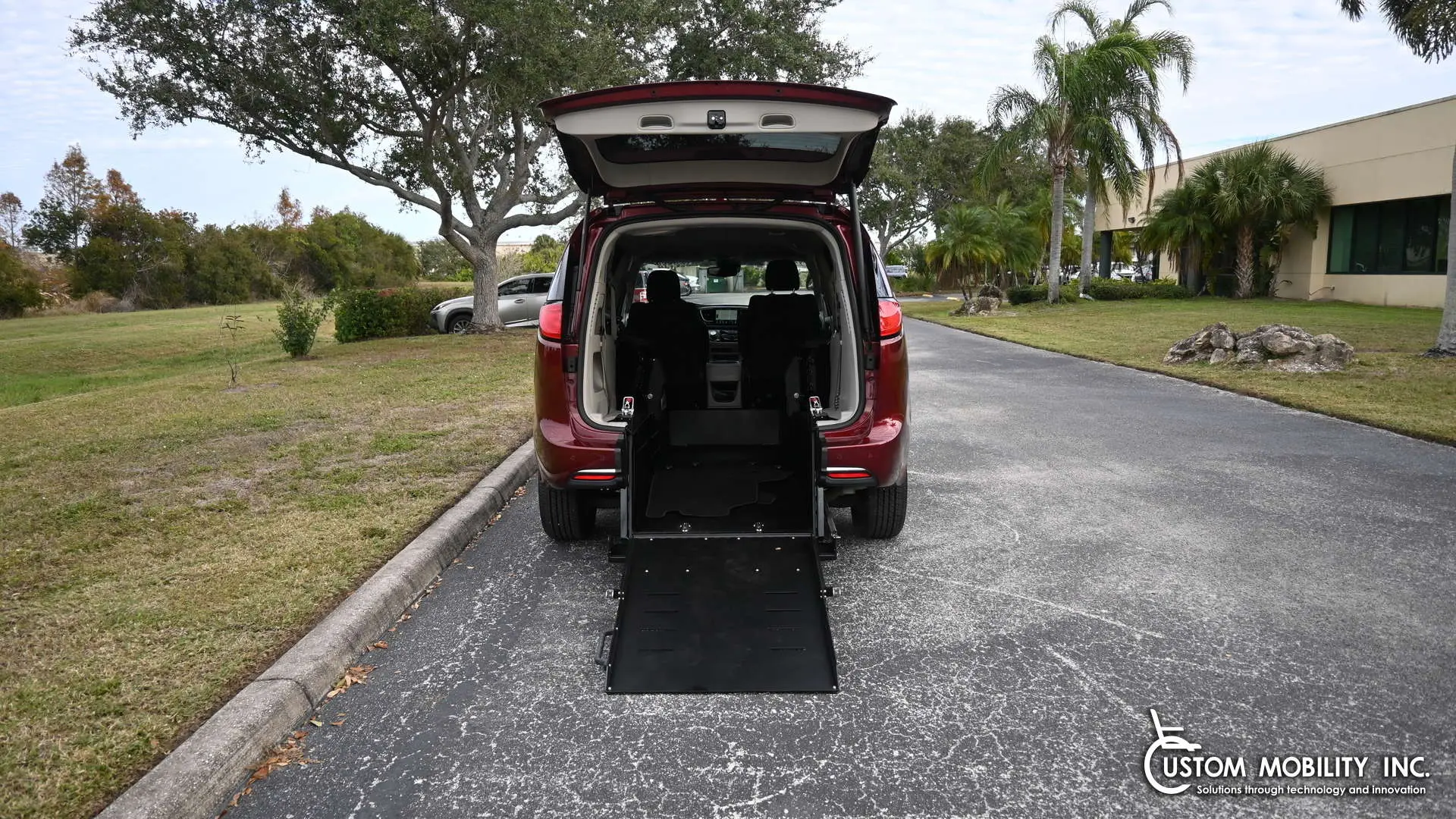 2019 Chrysler Pacifica Touring Plus photo 4