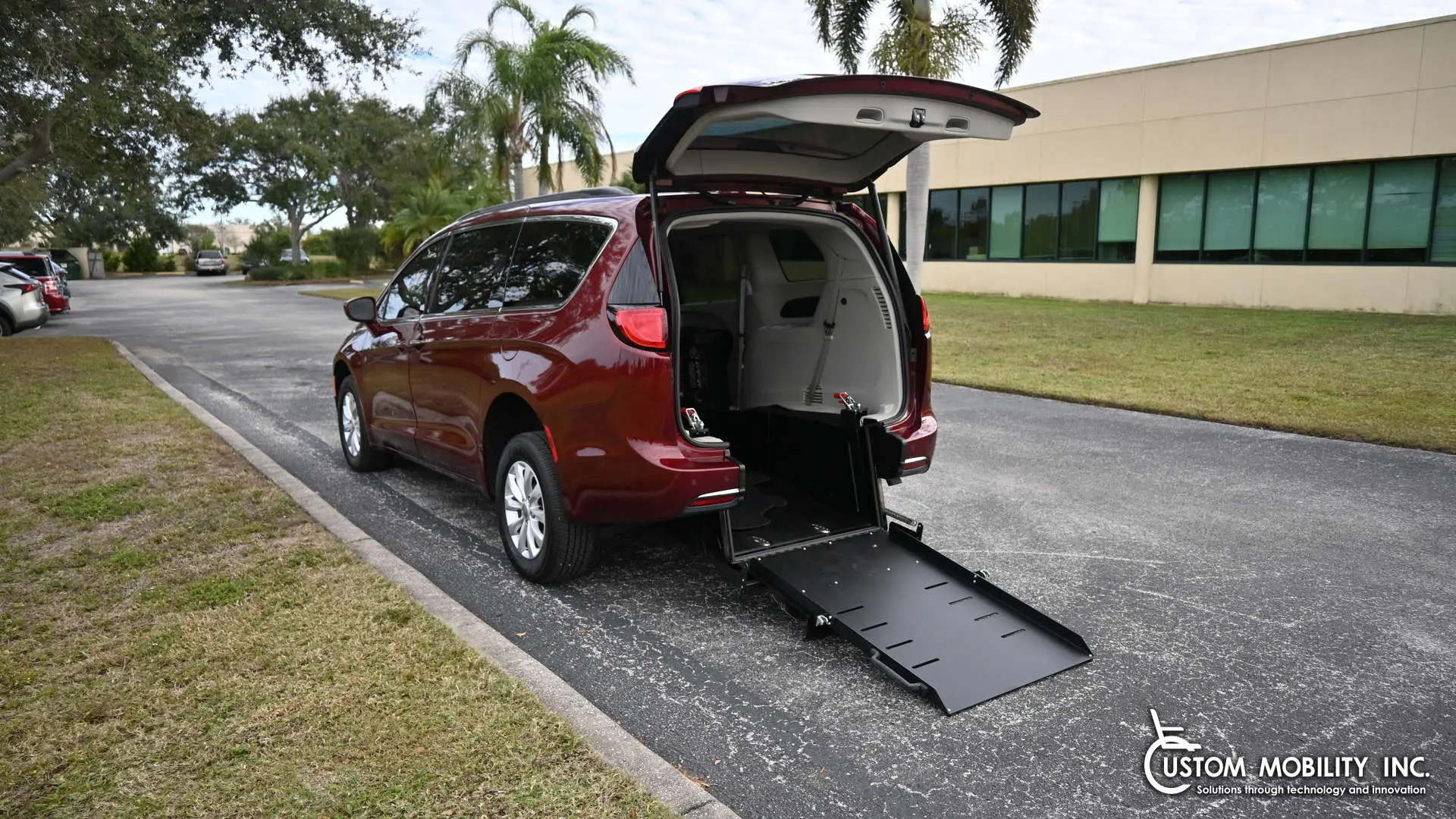 2019 Chrysler Pacifica Touring Plus photo 5