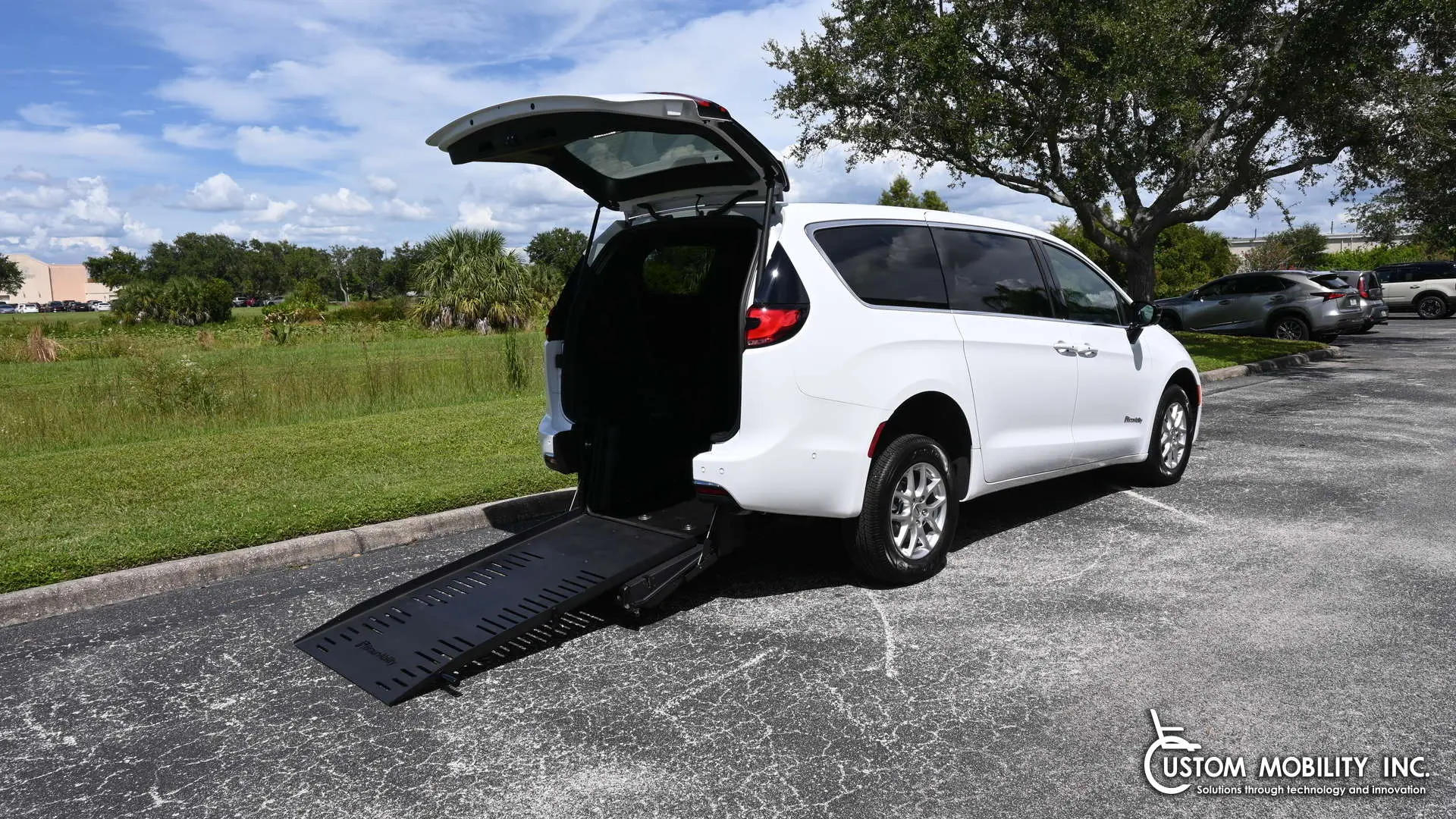 2026 Chrysler Pacifica Select photo 4