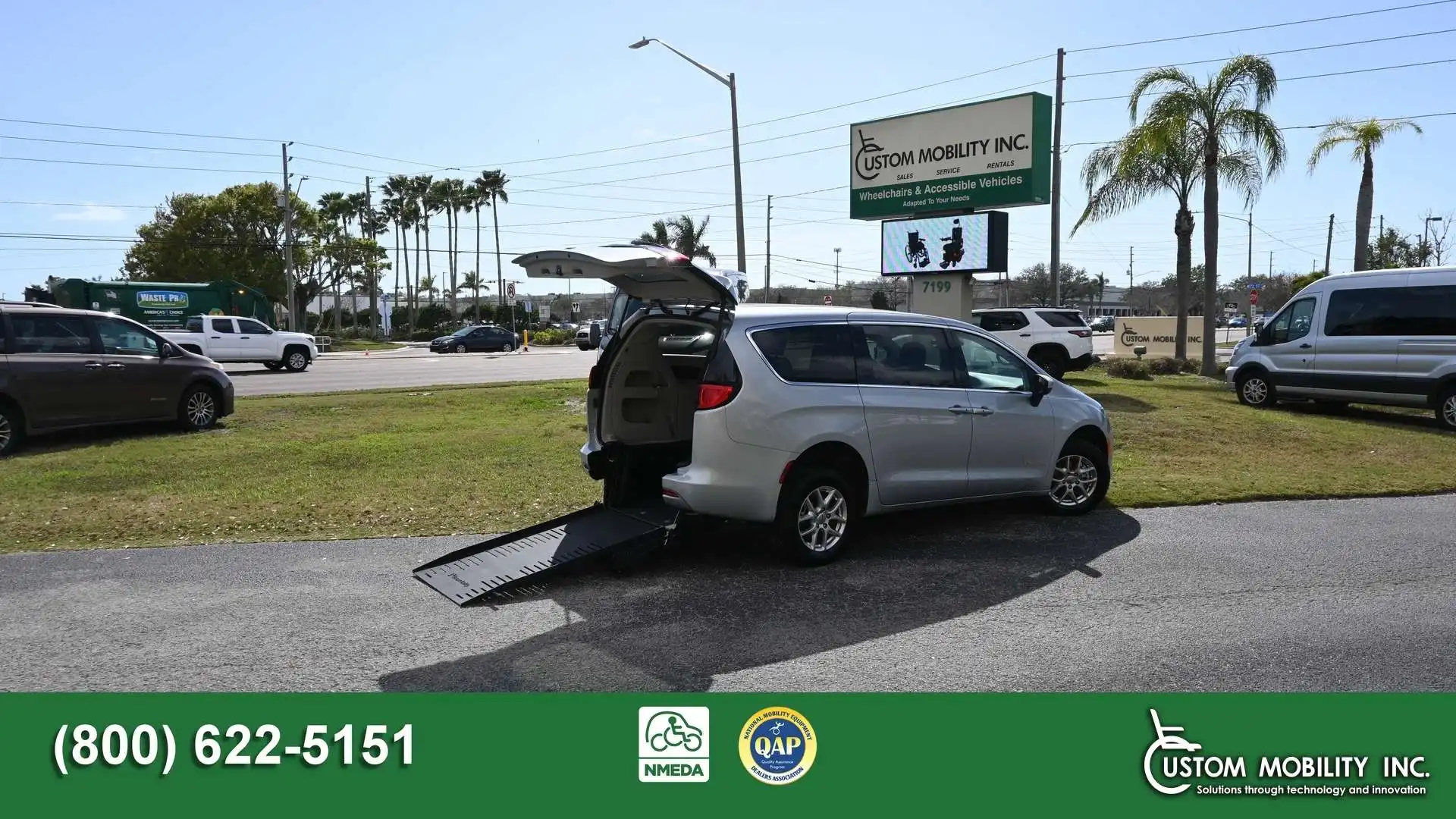 2023 Chrysler Voyager LX's photo
