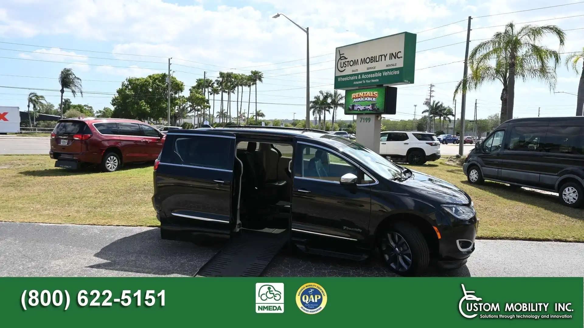 2020 Chrysler Pacifica Limited's photo