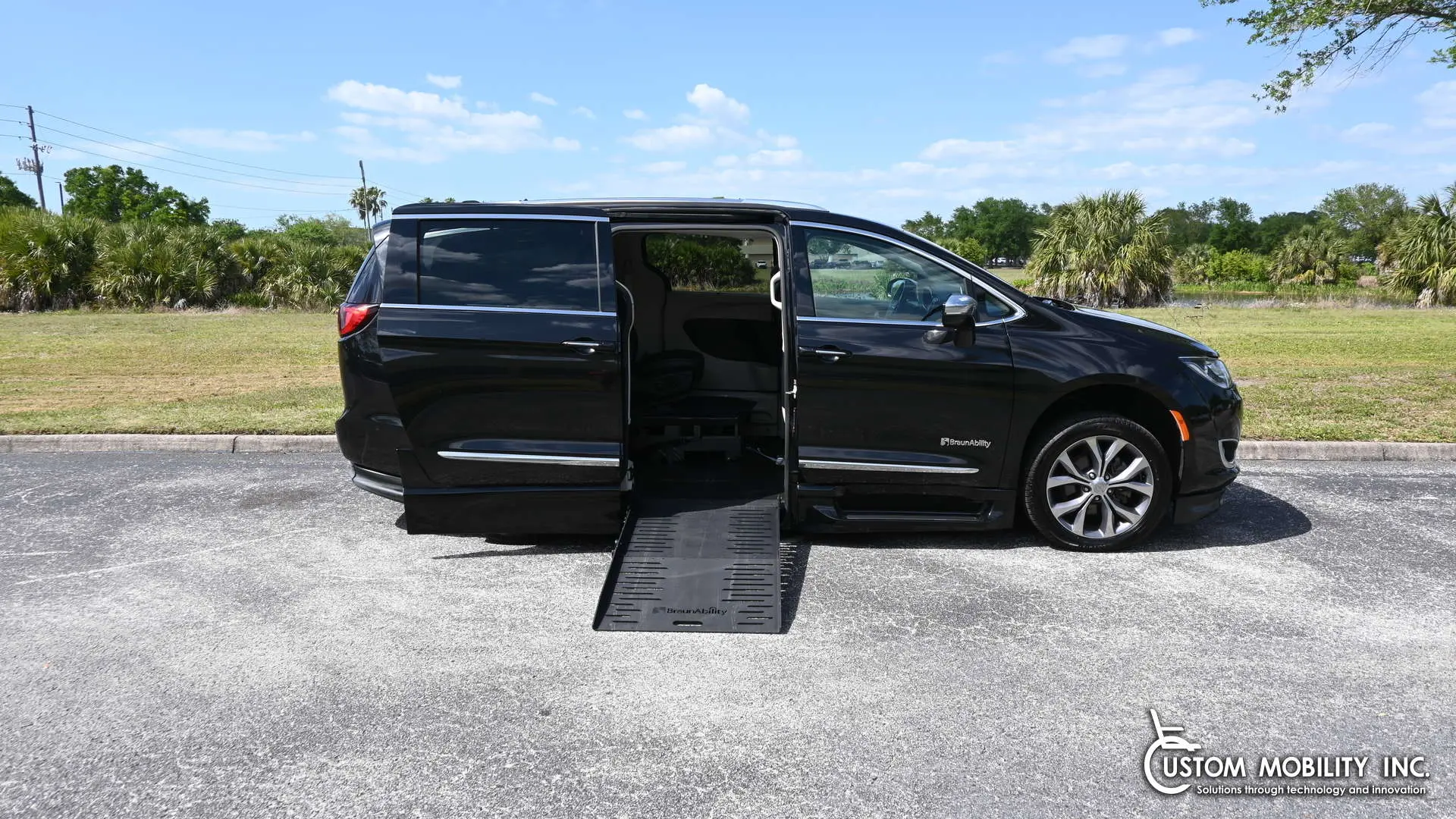 2020 Chrysler Pacifica Limited photo 5