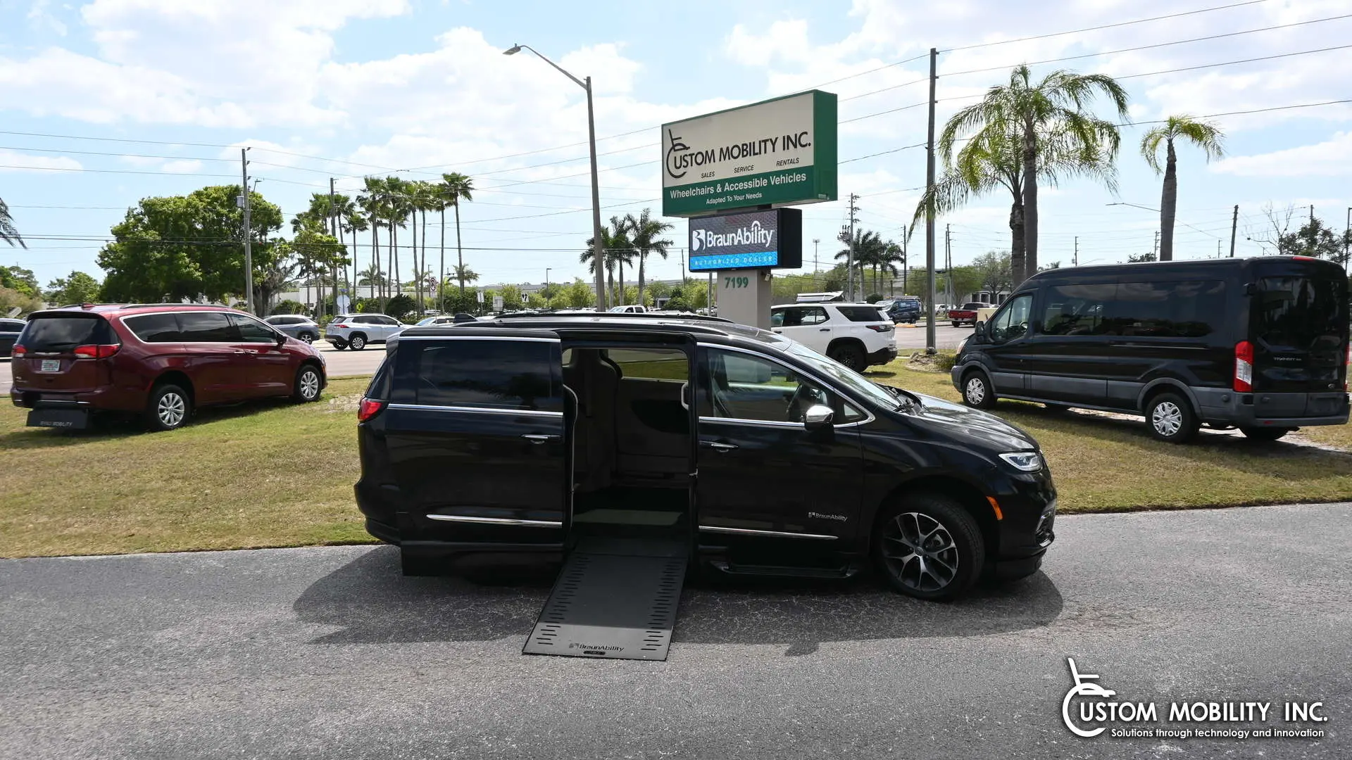 2022 Chrysler Pacifica Limited photo 3
