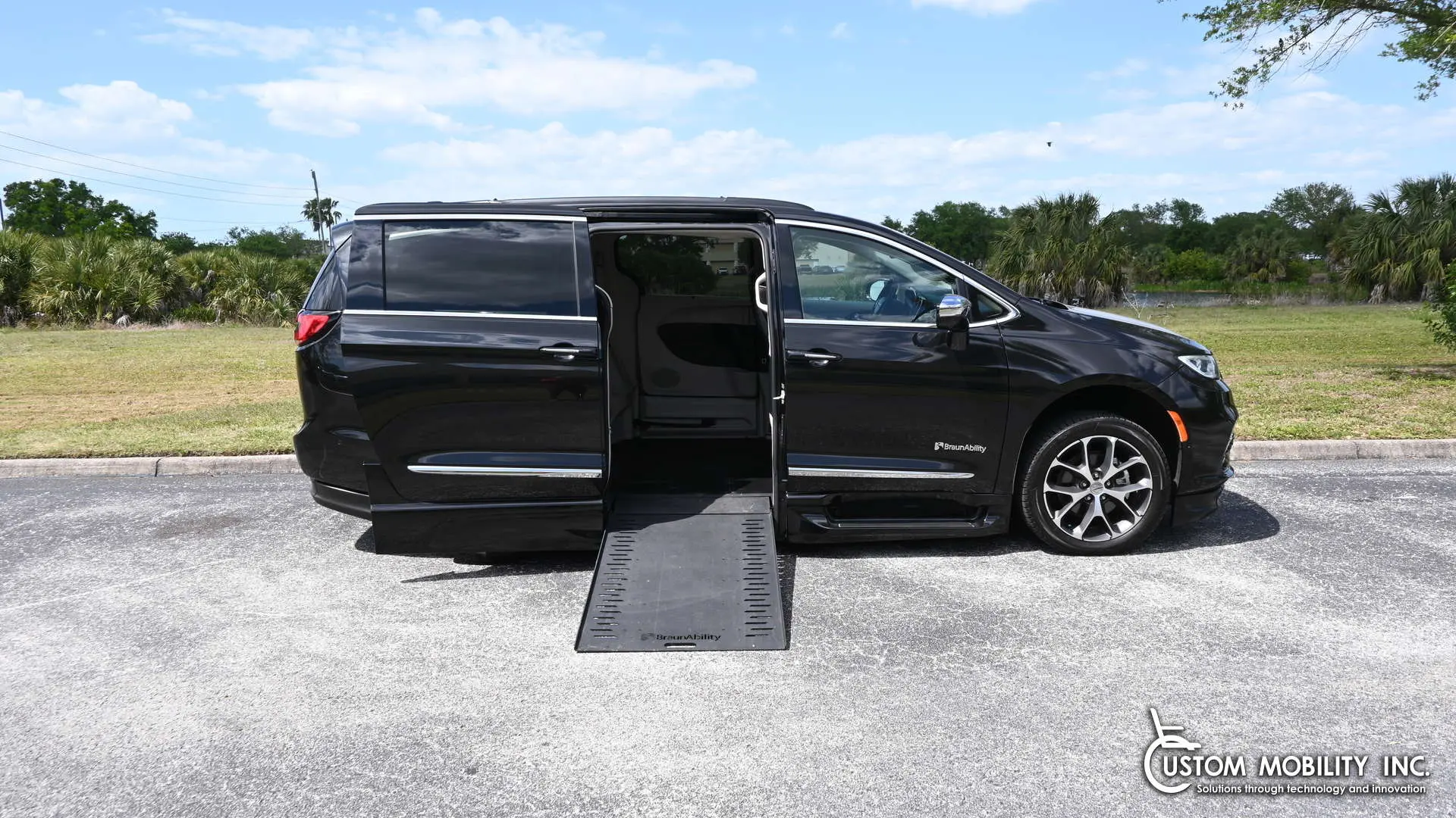 2022 Chrysler Pacifica Limited photo 4