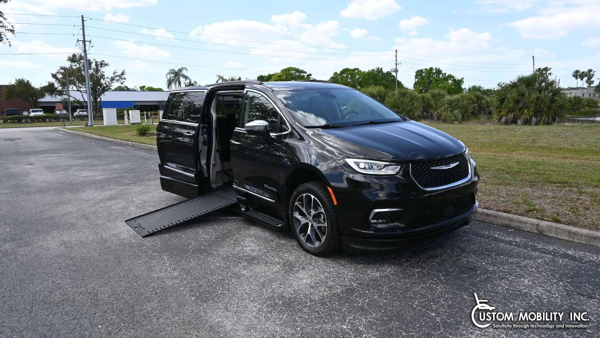 2022 Chrysler Pacifica Limited photo 5
