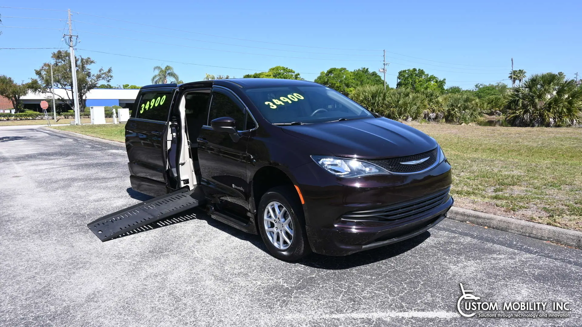 2017 Chrysler Pacifica Touring photo 5