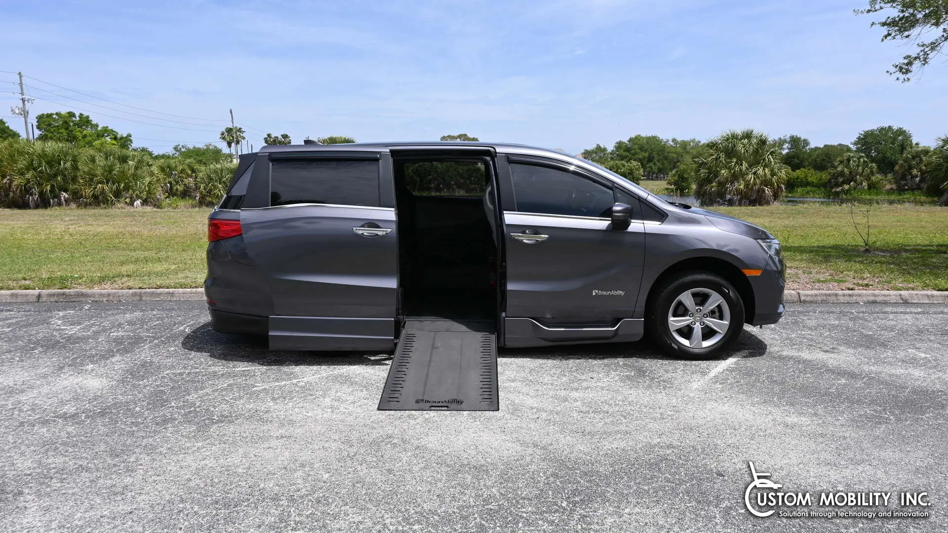 2019 Honda Odyssey EX-L with RES & Navigation photo 5