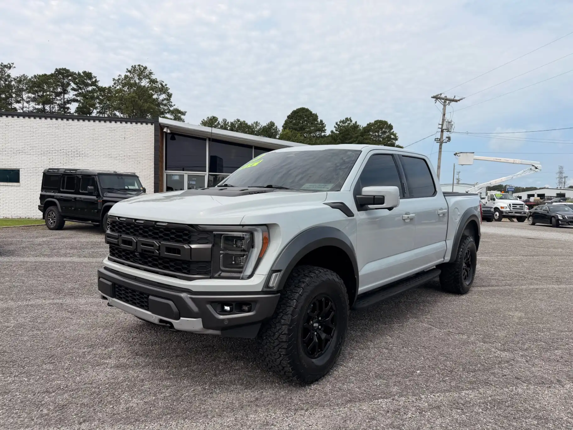 2023 Ford F-150 Raptor 4WD SuperCrew 5-1/2' Box's photo