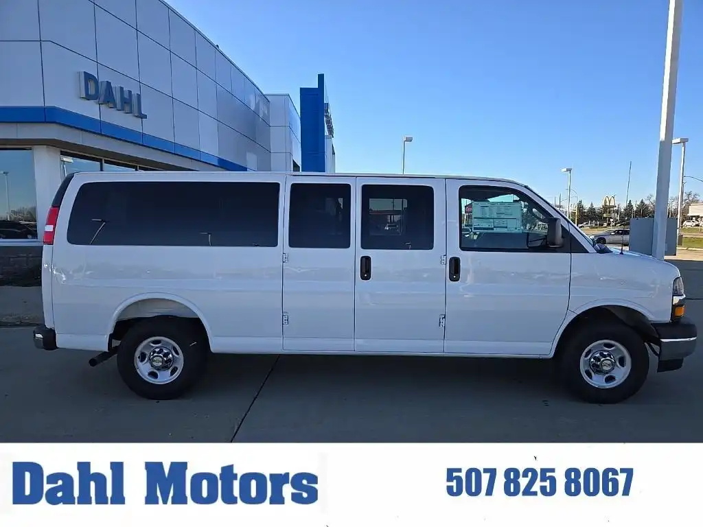 2025 Chevrolet Express 3500 LT Extended's photo