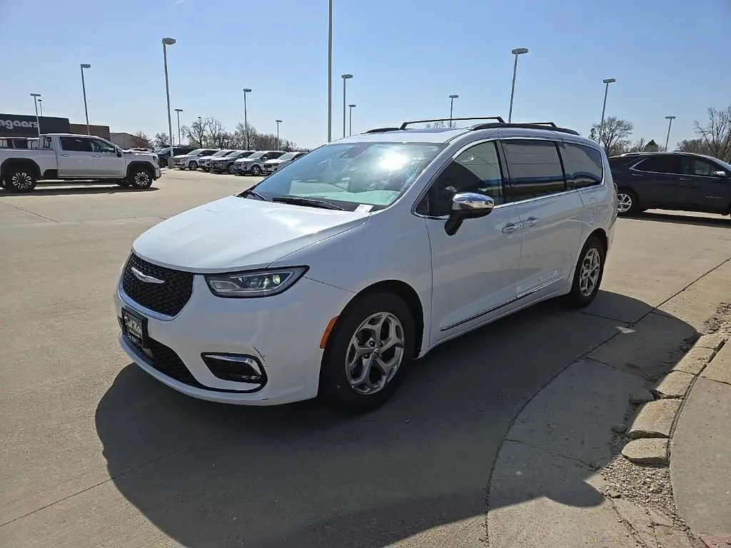 2023 Chrysler Pacifica Limited photo 4