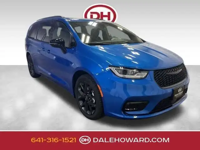 2026 Chrysler Pacifica Select's photo