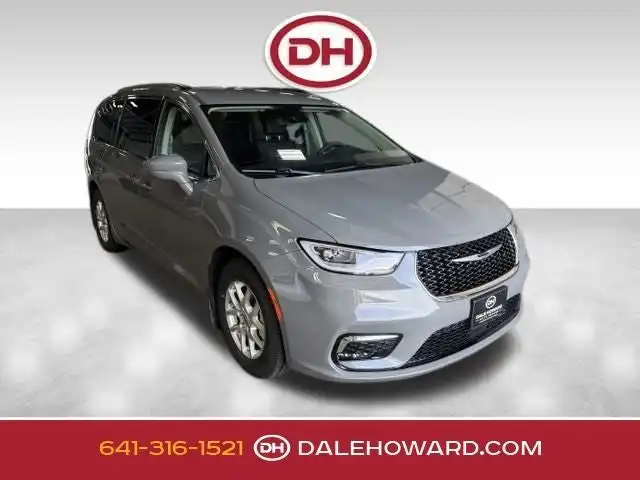 2022 Chrysler Pacifica Touring L's photo