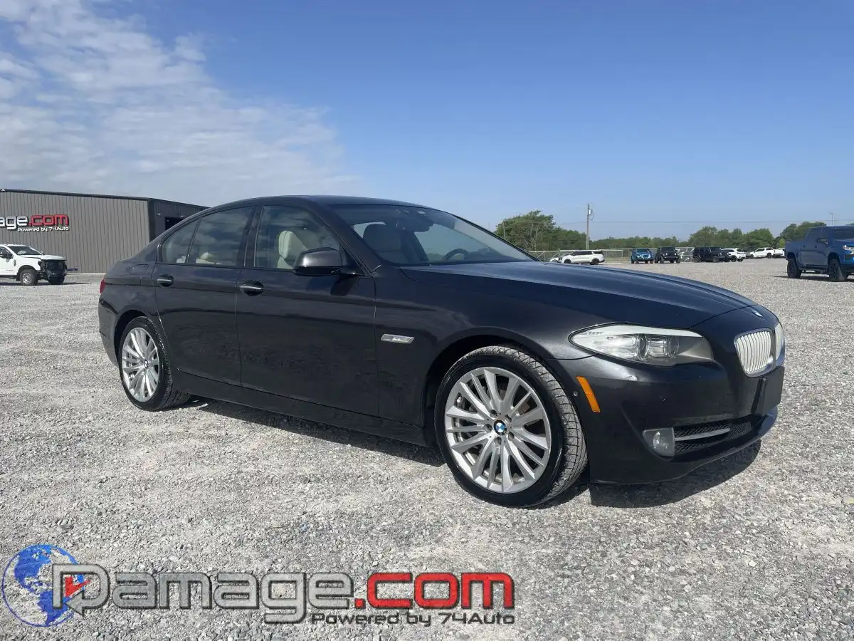 2011 BMW 5 Series 550i Sedan's photo