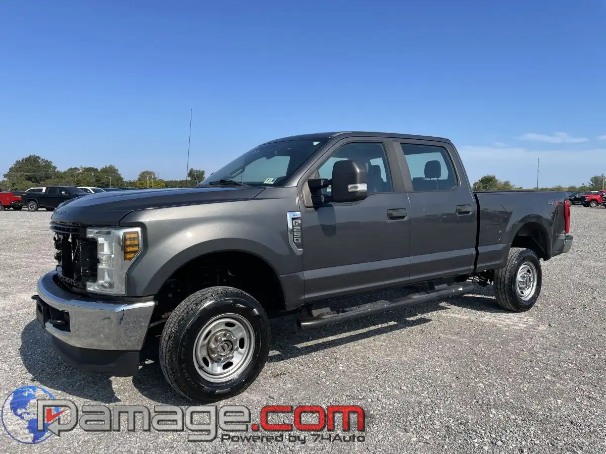 2018 Ford F-250 XL 4WD Crew Cab 8' Box's photo