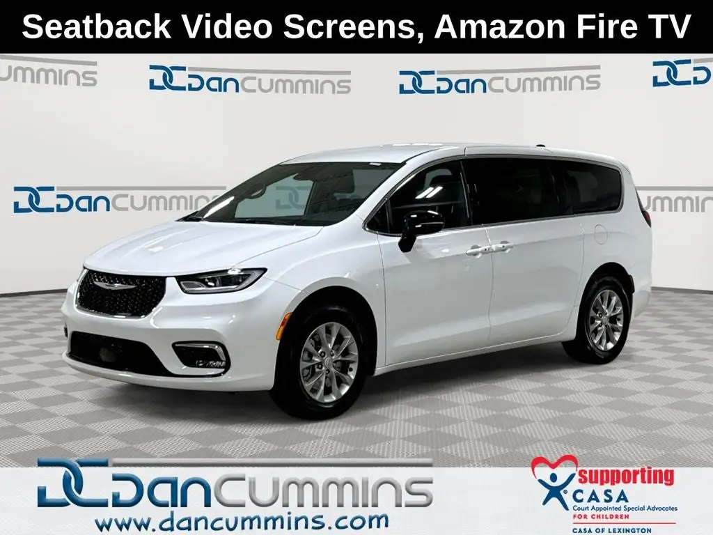2026 Chrysler Pacifica Select AWD's photo