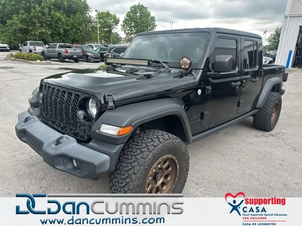 2021 Jeep Gladiator Sport's photo
