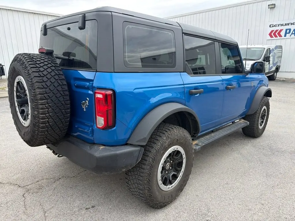 2023 Ford Bronco Base Advanced 4x4 photo 3