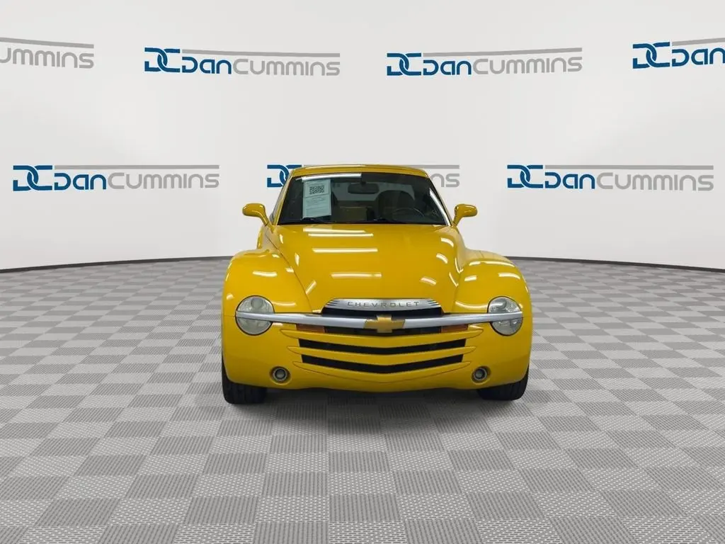 2004 Chevrolet SSR LS photo 3