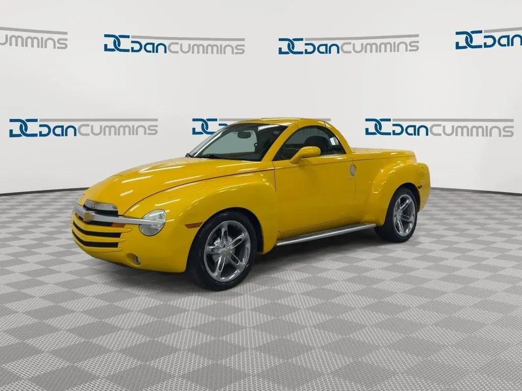 2004 Chevrolet SSR LS photo 4
