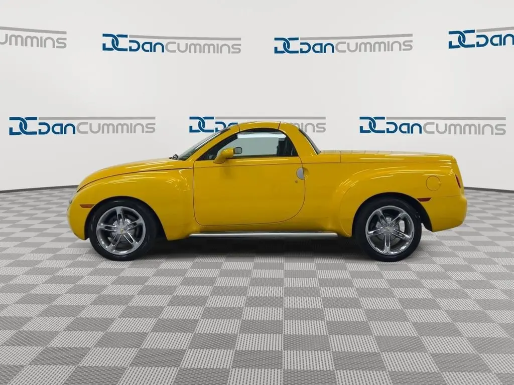 2004 Chevrolet SSR LS photo 5