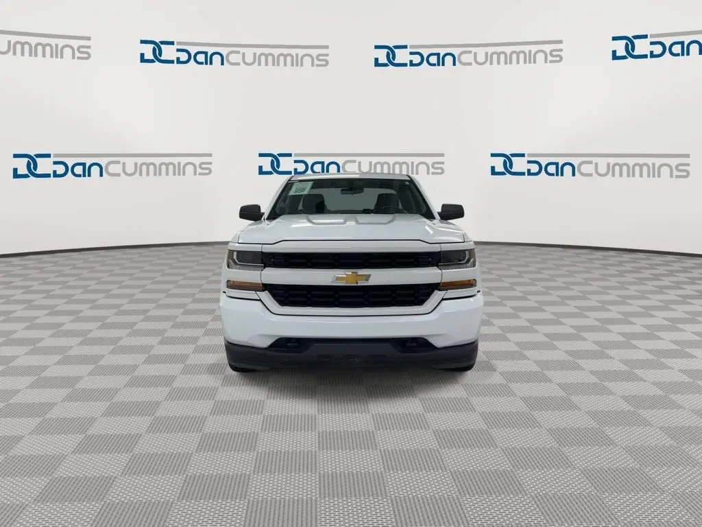 2016 Chevrolet Silverado 1500 Custom Double Cab Std Box photo 3