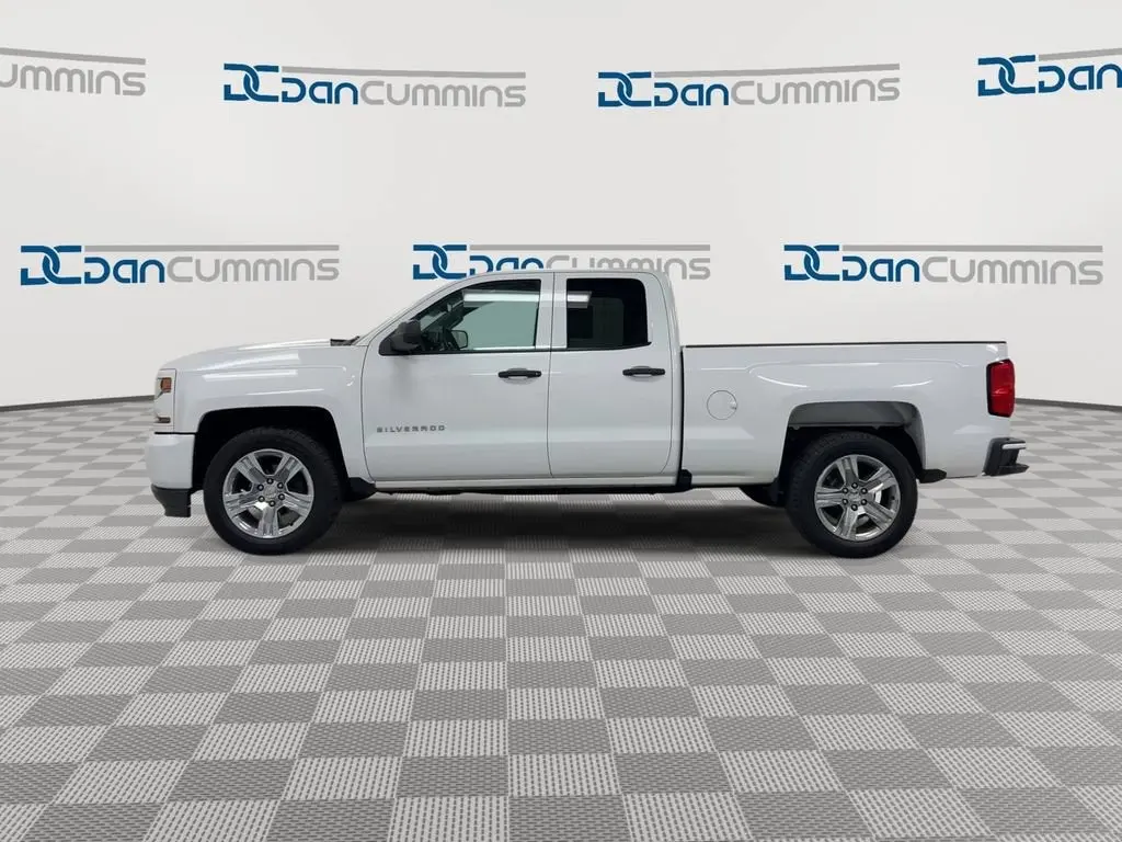 2016 Chevrolet Silverado 1500 Custom Double Cab Std Box photo 5