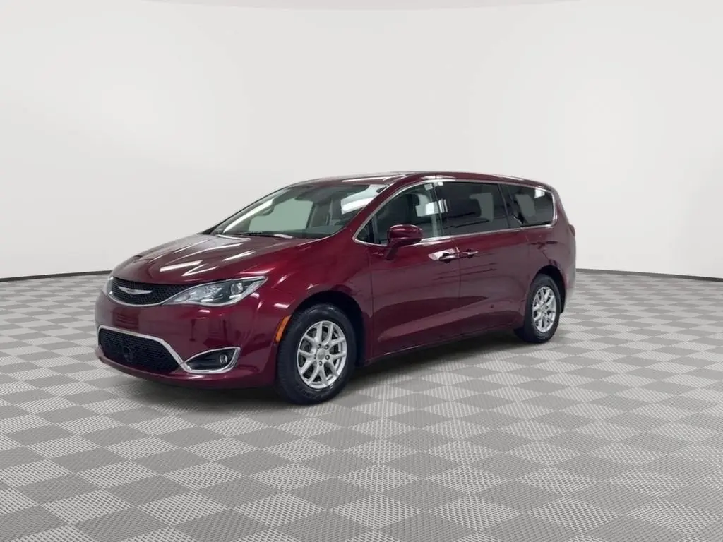 2020 Chrysler Pacifica Touring photo 4
