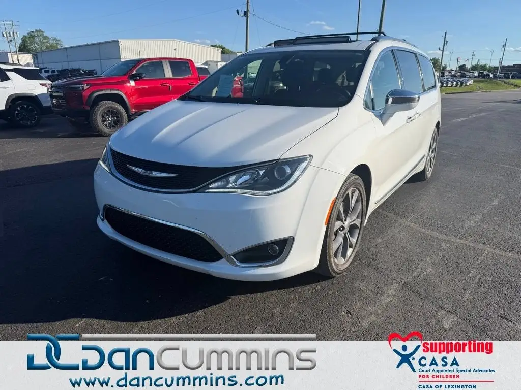 2018 Chrysler Pacifica Limited photo 1