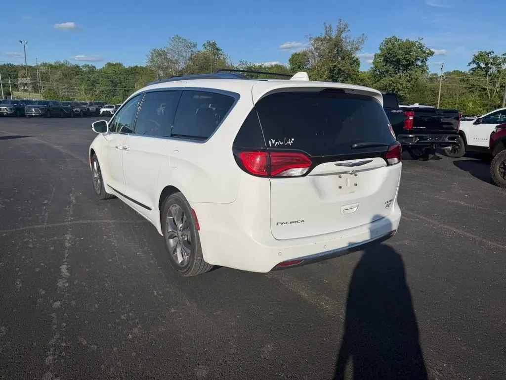2018 Chrysler Pacifica Limited photo 4
