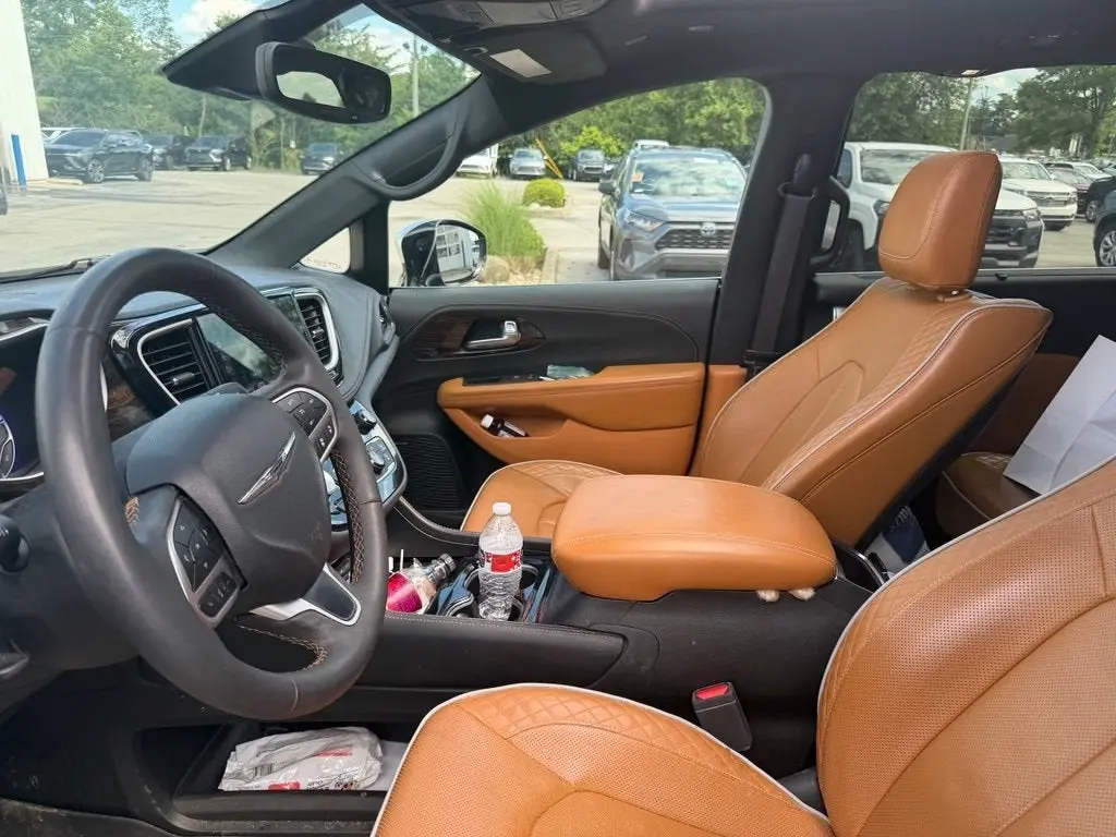 2023 Chrysler Pacifica Pinnacle AWD photo 5
