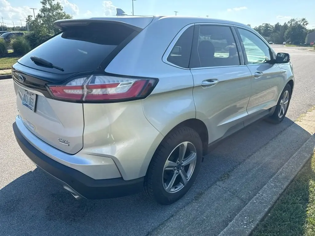 2019 Ford Edge SEL photo 3