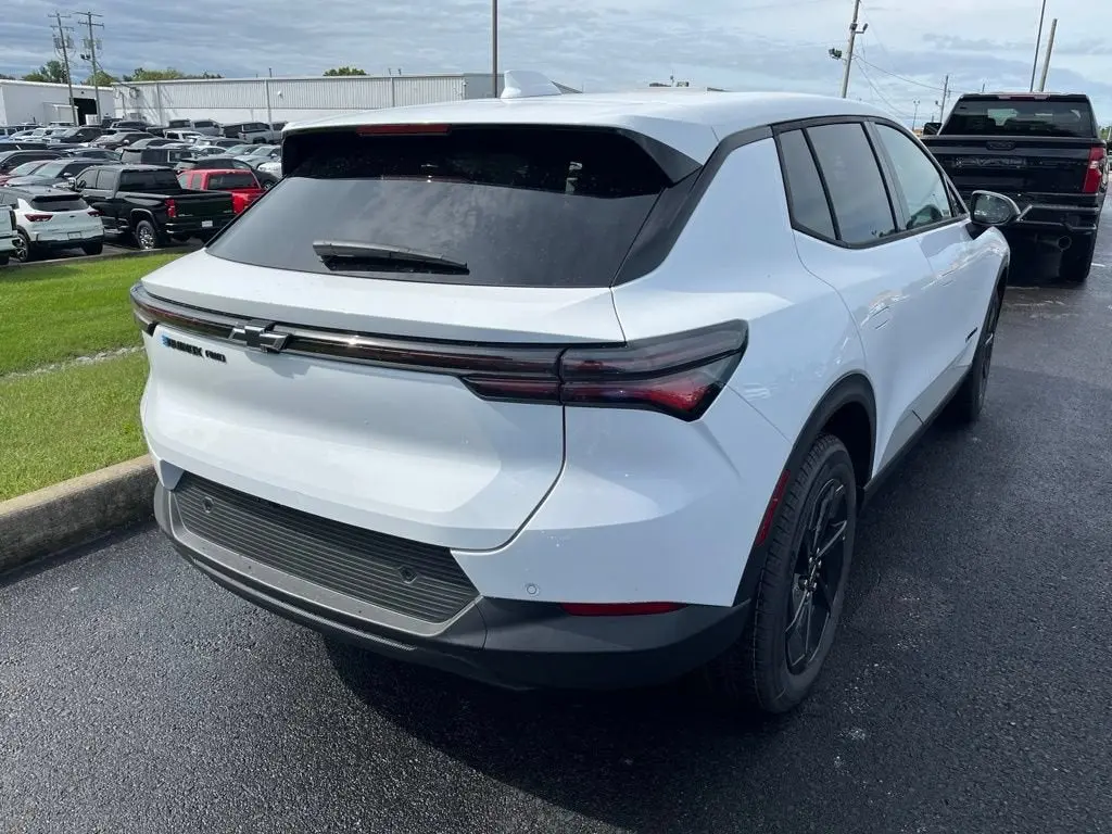 2026 Chevrolet Equinox EV 1LT eAWD photo 3