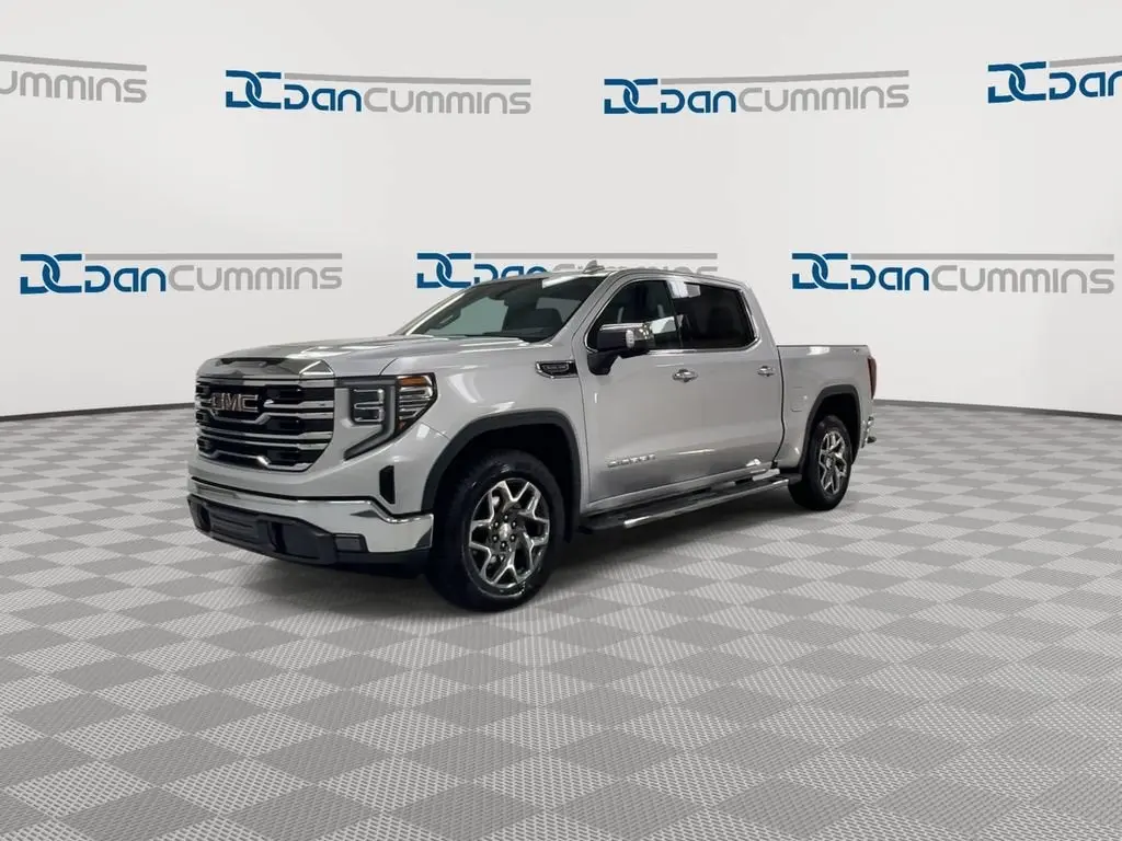 2022 GMC Sierra 4WD Crew Cab Short Box SLT photo 4
