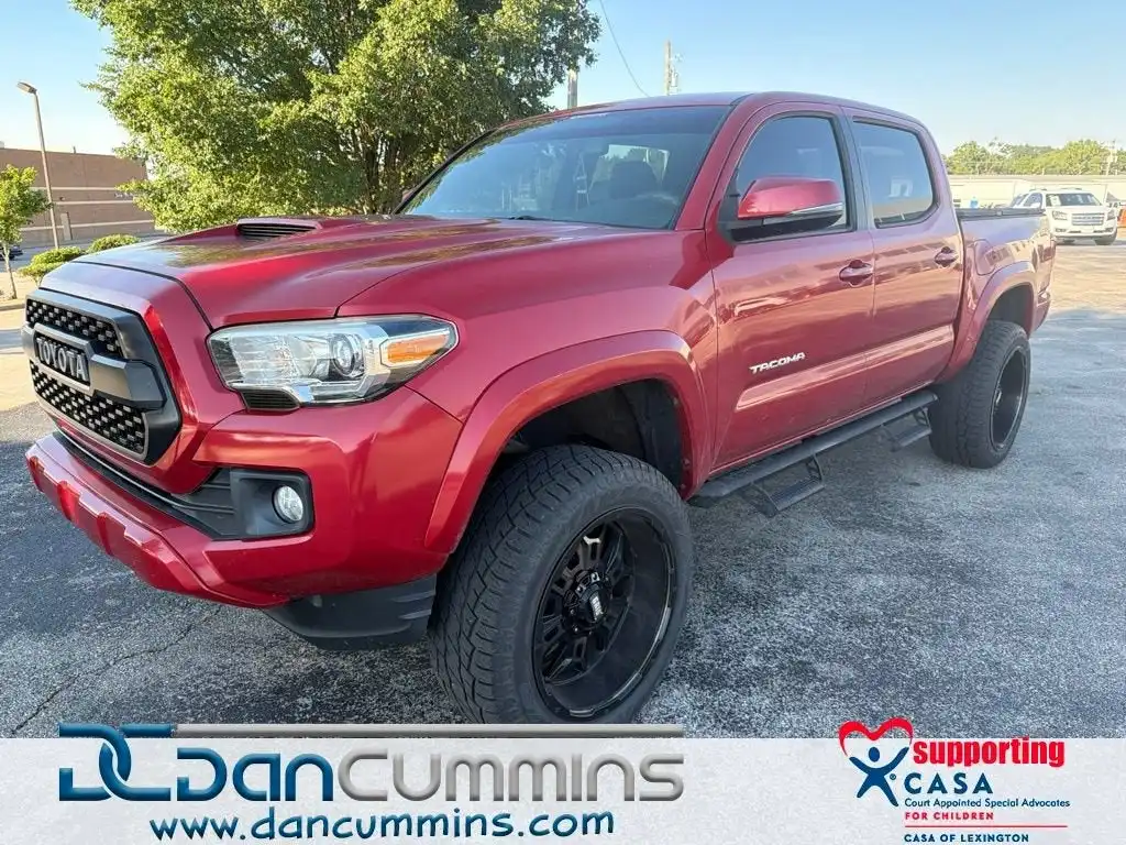 2017 Toyota Tacoma SR5 Double Cab 4x4 V6 Auto Short Bed's photo