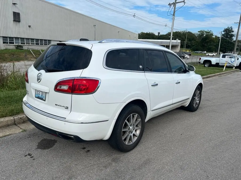 2016 Buick Enclave Leather AWD photo 3