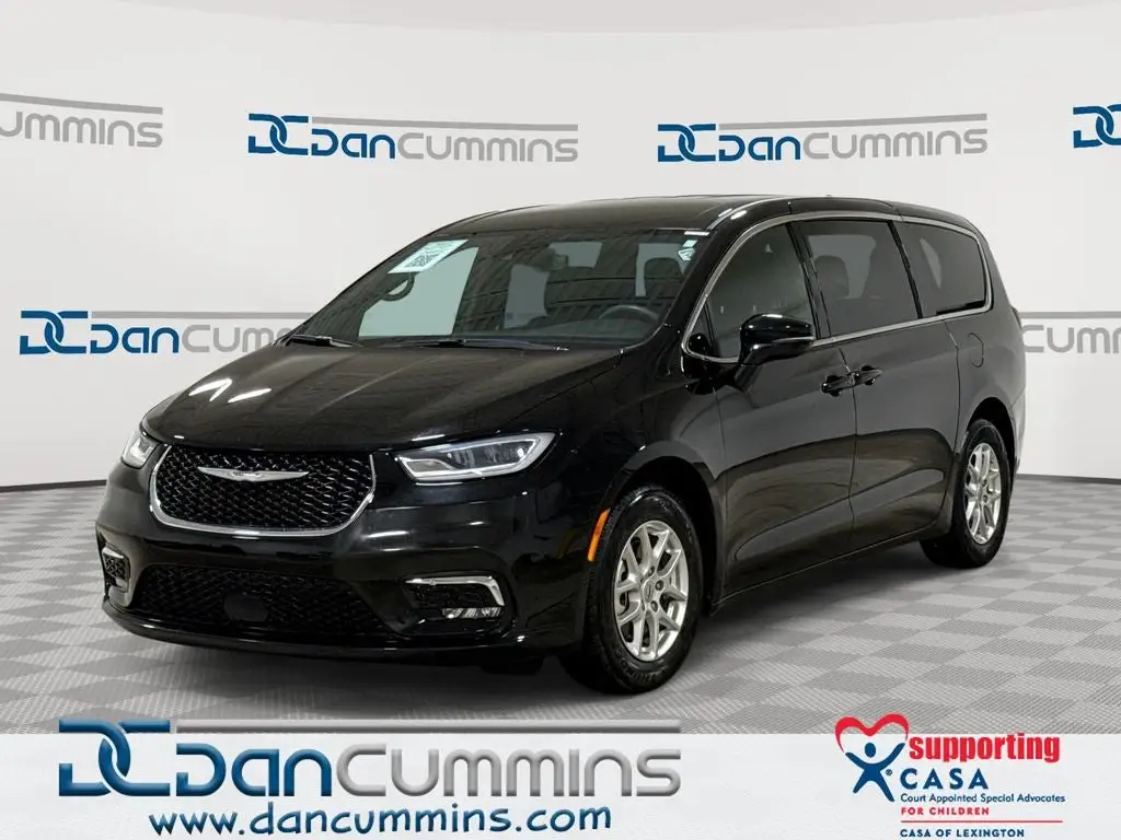 2025 Chrysler Pacifica Select photo 1