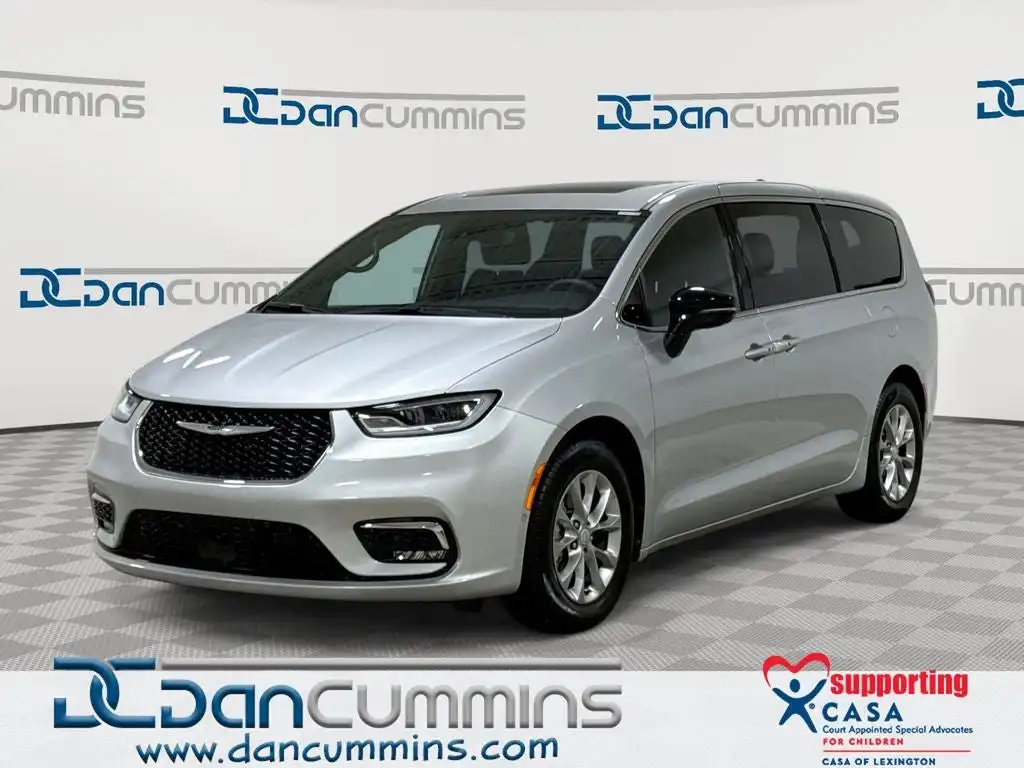 2026 Chrysler Pacifica Limited's photo