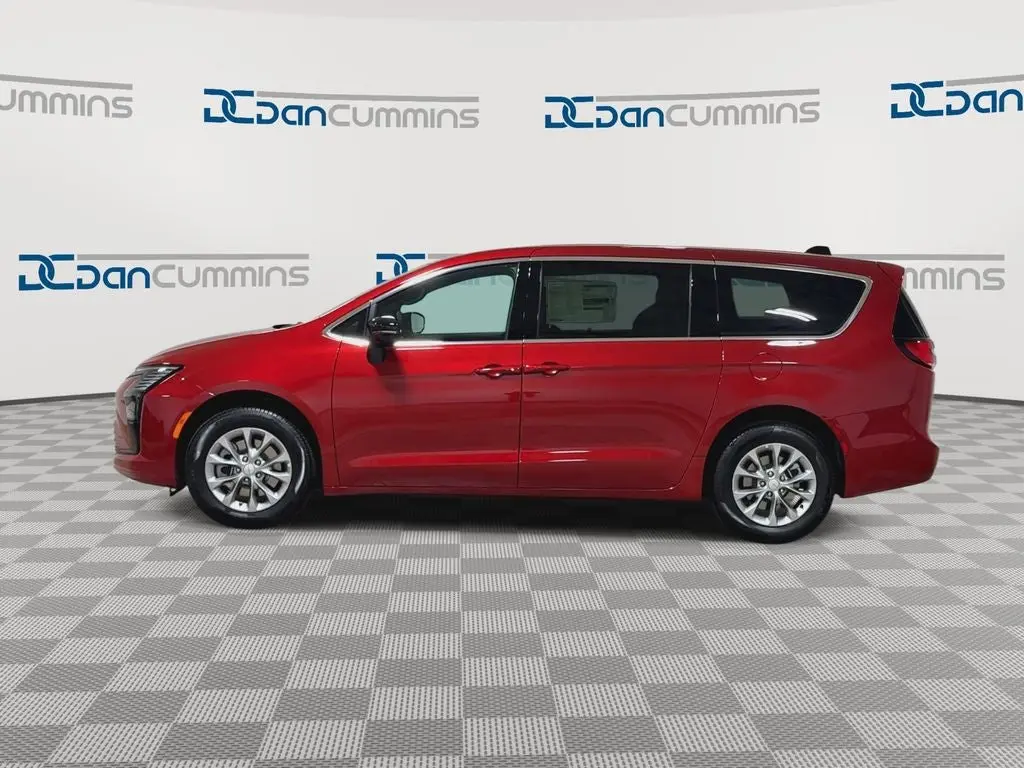 2027 Chrysler Pacifica Select AWD photo 5