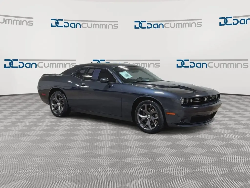 2018 Dodge Challenger SXT Plus photo 3