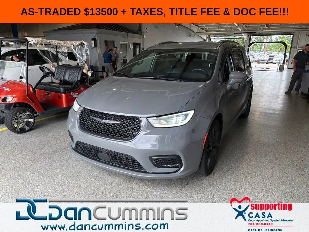 2021 Chrysler Pacifica Touring L's photo