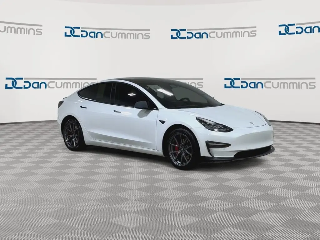 2021 Tesla Model 3 Standard Range Plus photo 3