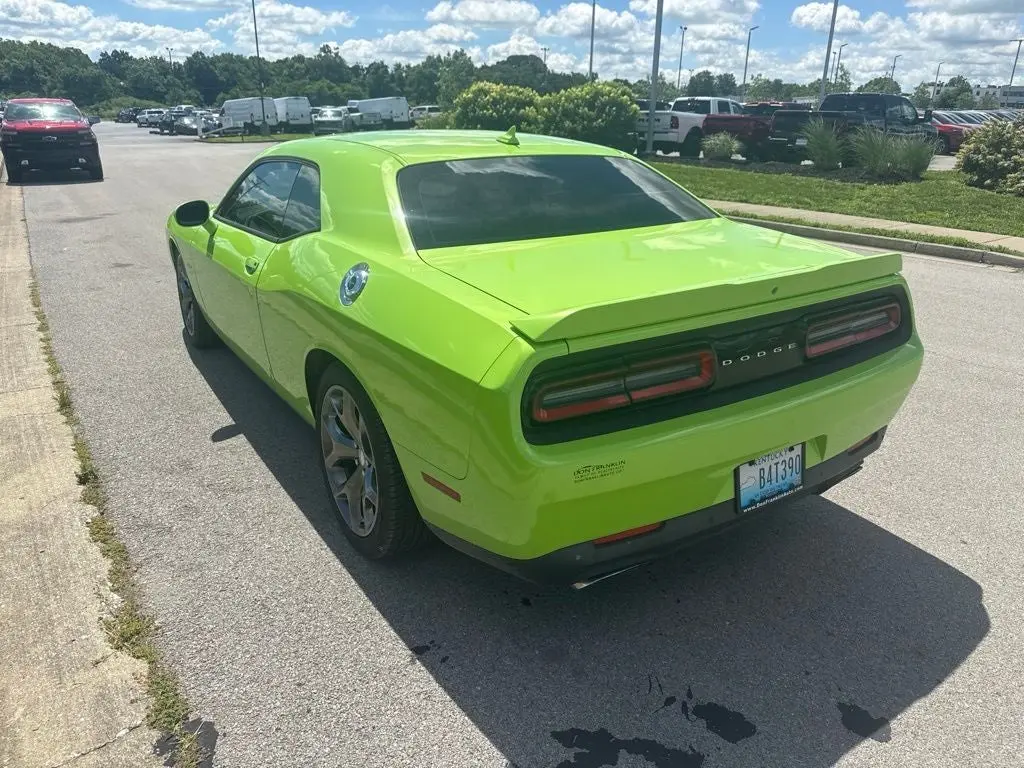 2015 Dodge Challenger R/T photo 4