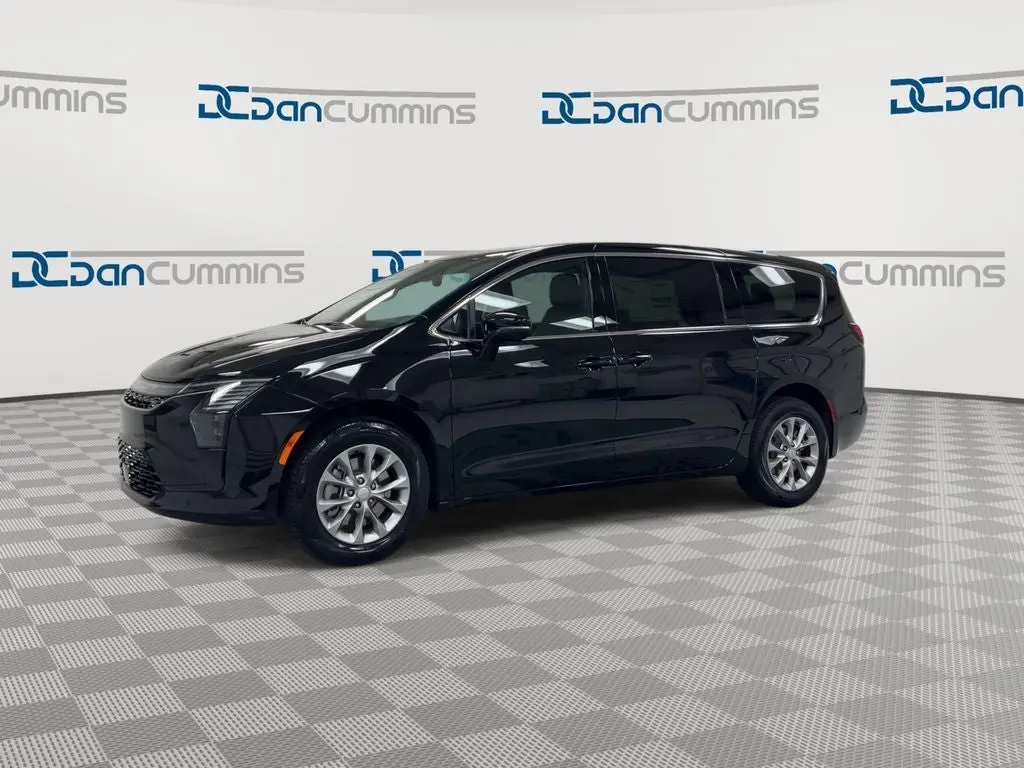 2027 Chrysler Pacifica Select AWD photo 4