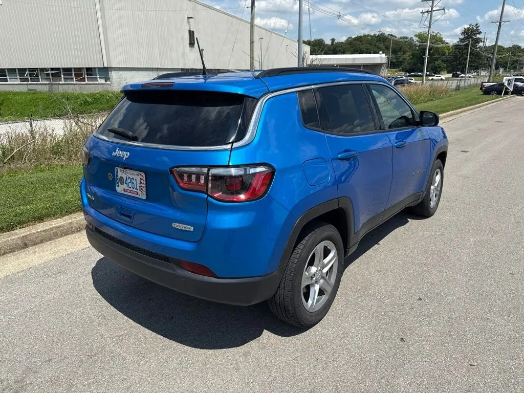 2024 Jeep Compass Latitude 4X4 photo 3