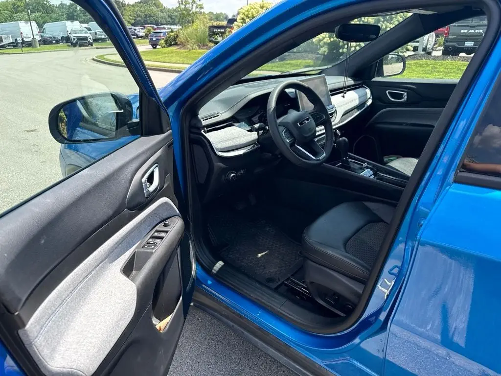 2024 Jeep Compass Latitude 4X4 photo 5