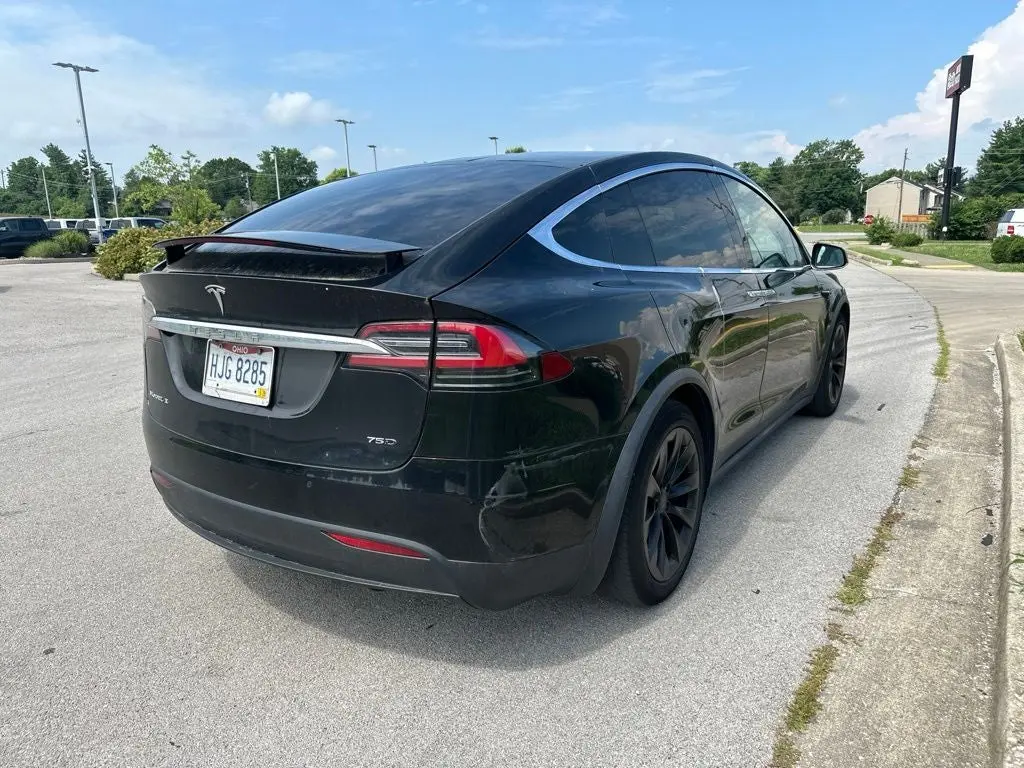 2017 Tesla Model X undefined photo 3