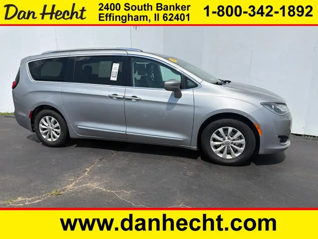 2019 Chrysler Pacifica Touring L's photo